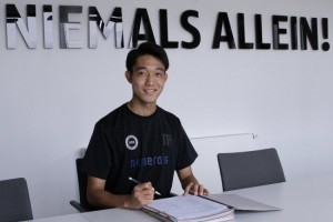 英超联赛买球站-官方：19岁日本中场碇明日麻租借加盟汉诺威，将为U23梯队效力