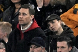 英超联赛买球站-图片报：诺伊尔昨晚现场观战拜仁失利，仍不确定次回合能否复出